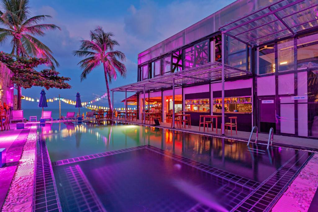 Bazén v ubytování Malibu Beach Resort nebo v jeho okolí