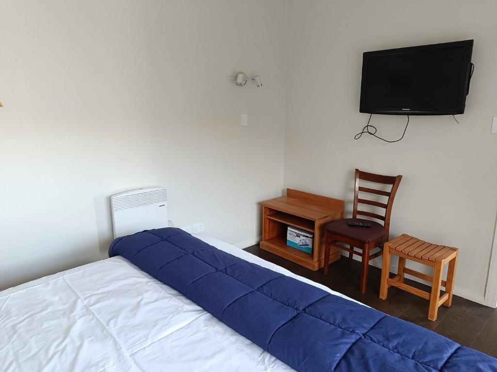 TV a/nebo společenská místnost v ubytování Bayfield Motel and Apartment