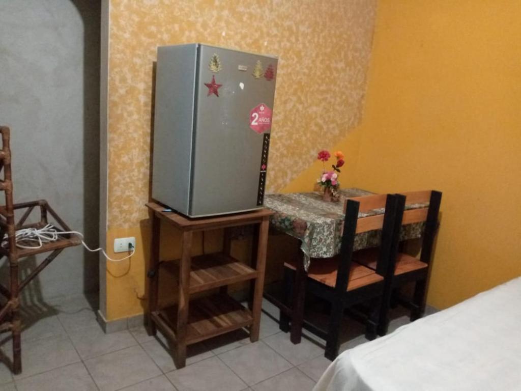 Centrico, cómodos y ecónomicos Departamentos, monoambientes completos y cuartos - Cama De Solteiro Na Sala De Dormitório
