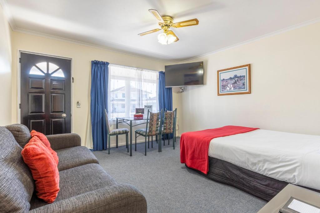 
Family One-Bedroom Suite with Bath 
