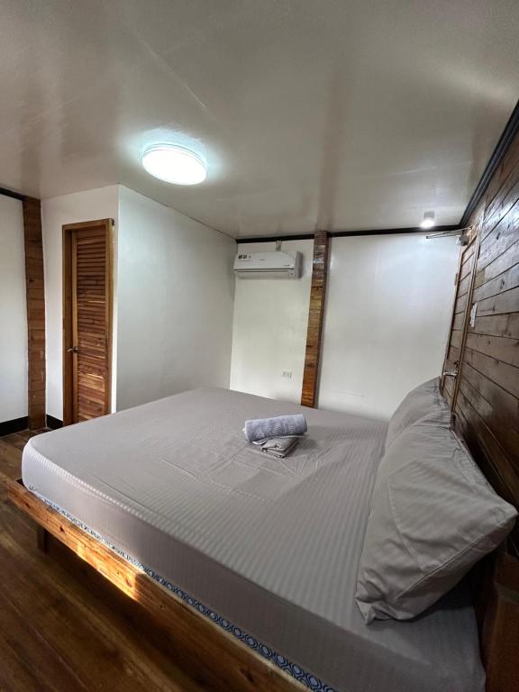 Postel nebo postele na pokoji v ubytování Islanders Hostel Port Barton