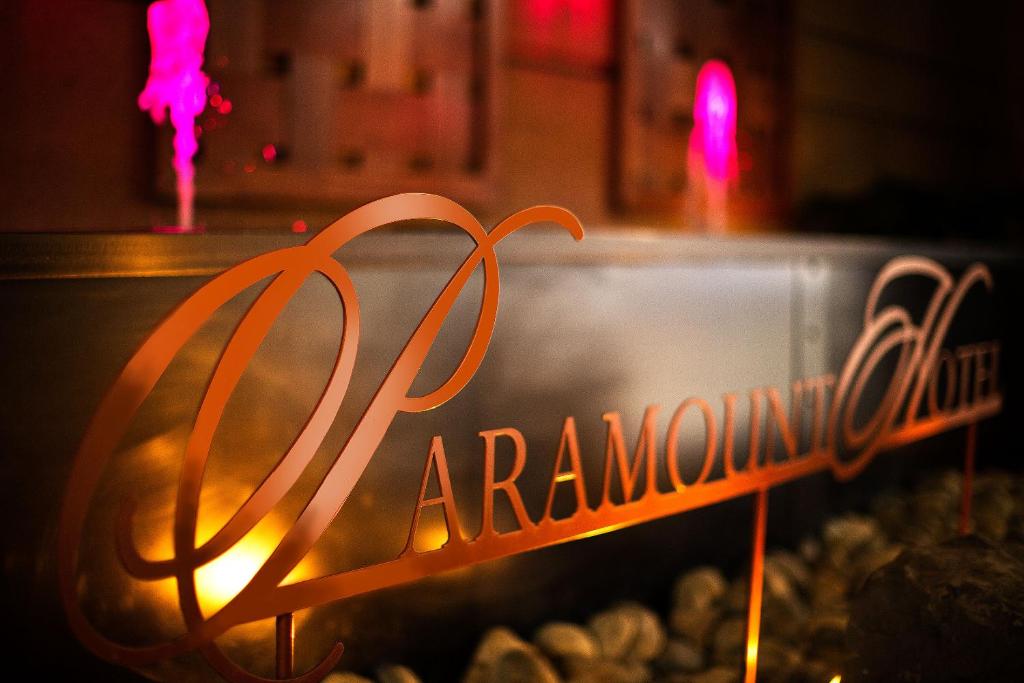 Certifikát, hodnocení, plakát nebo jiný dokument vystavený v ubytování The Paramount Hotel