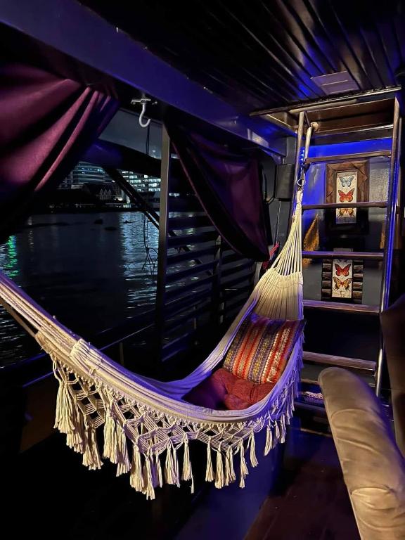 Bố cục Sabai Sabai Liveaboard Bangkok