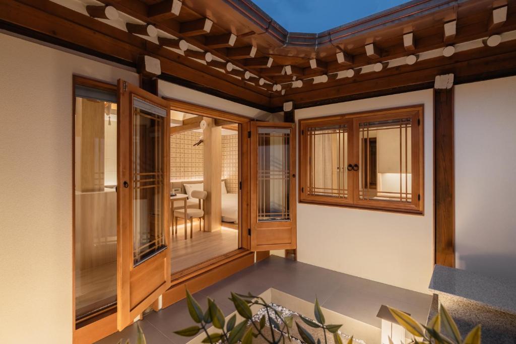 a room with sliding glass doors and a balcony at Luxury Hanok Cottage Lunar in Seoul