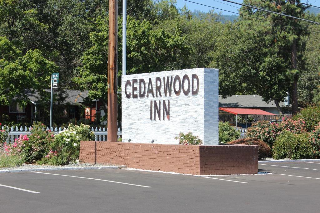 Fotografie z fotogalerie ubytování Cedarwood Inn of Ashland v destinaci Ashland