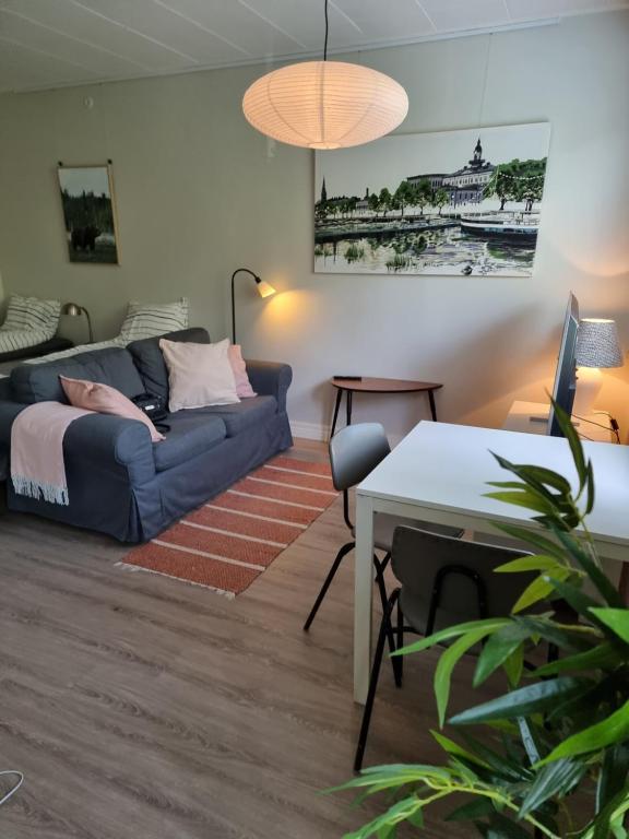 Χώρος καθιστικού στο Studio Porin Otso, home away home in Pori city center