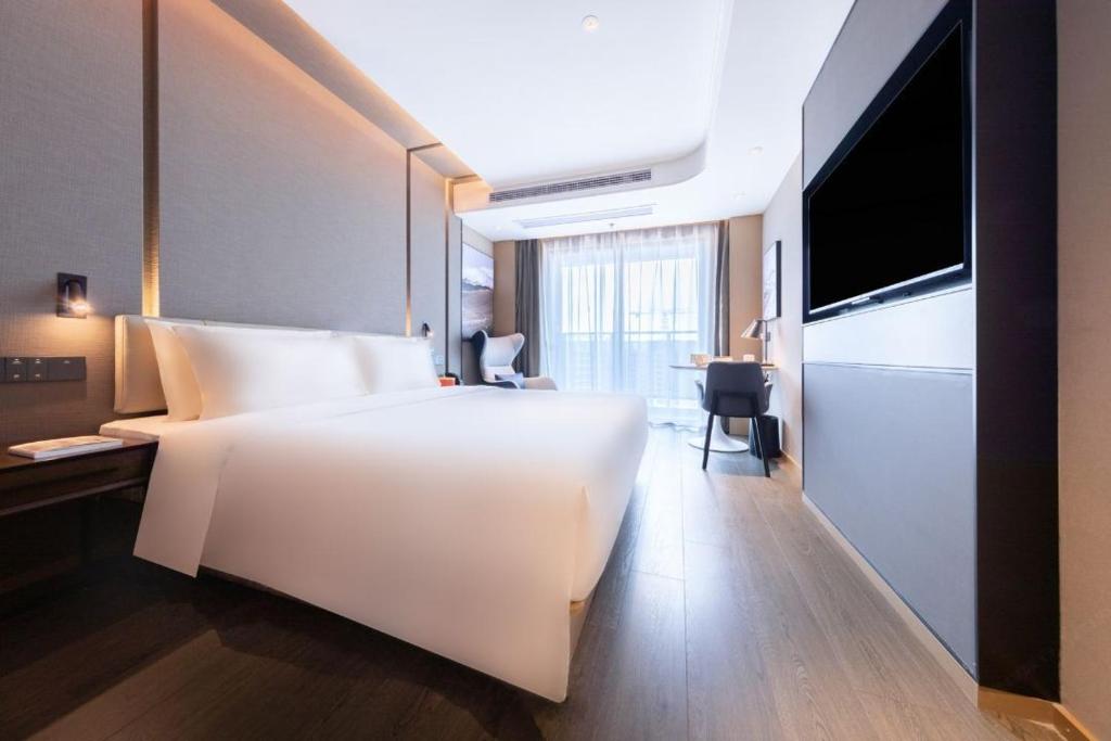 Rúm í herbergi á Atour Hotel Shenzhen Guangming Science City Zhengda City