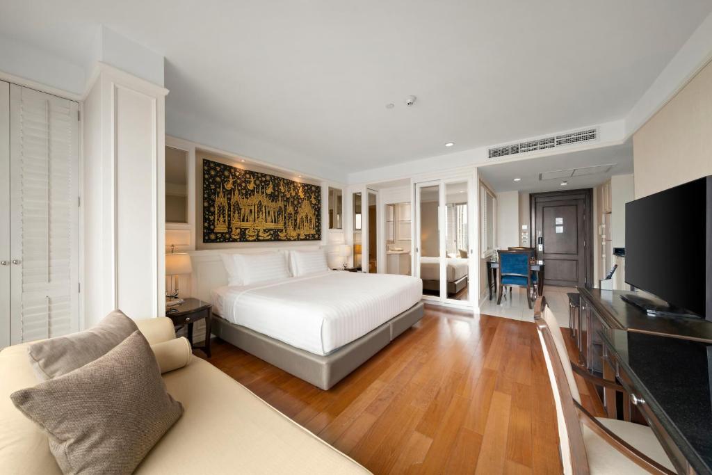 TV a/nebo společenská místnost v ubytování Grande Centre Point Hotel Ratchadamri Bangkok