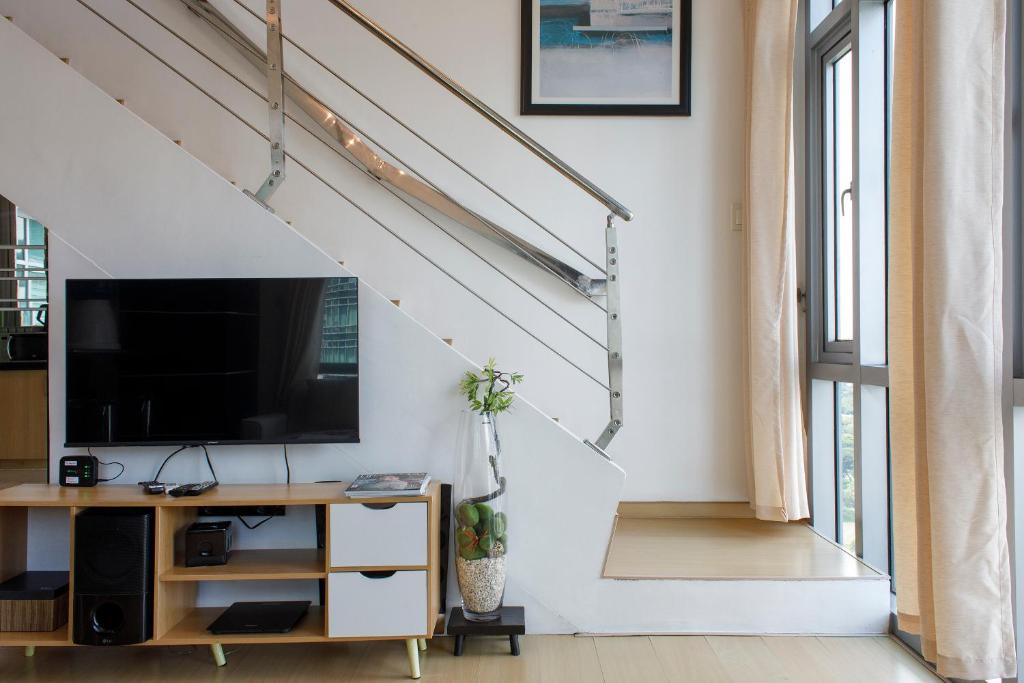 Prime Avant BGC Location Apartments by PH Staycation - Desván