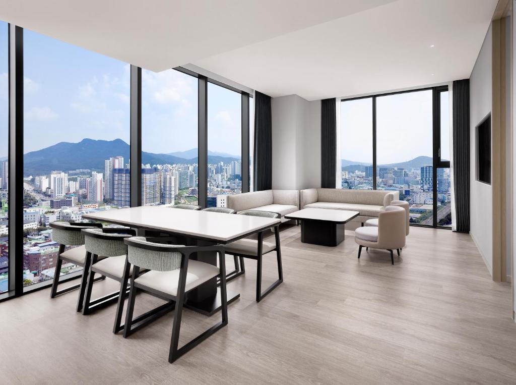 AC Hotel by Marriott Seoul Geumjeong - Suite King En Esquina Con Vista A La Ciudad