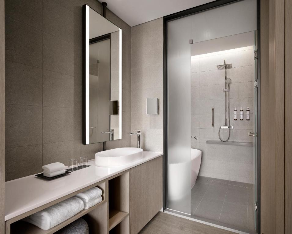 AC Hotel by Marriott Seoul Geumjeong - Deluxe King Room With Sofa Bed And City View