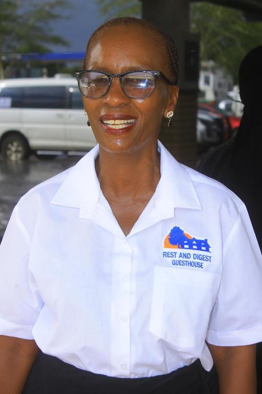 una donna con una camicia bianca e occhiali di Rest & Digest a Serowe