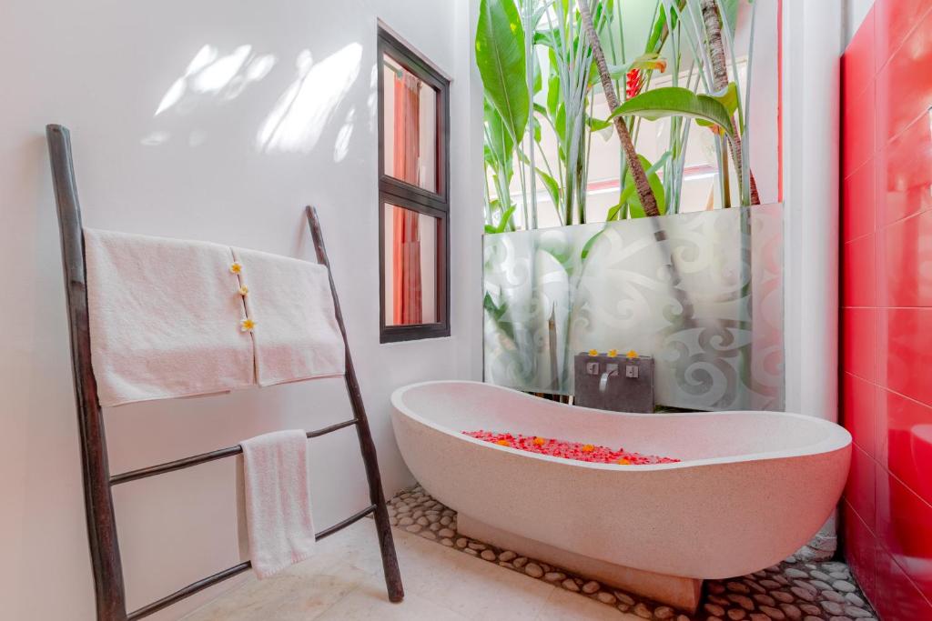 Bali Ginger Suites & Villa - Suite With Pool View