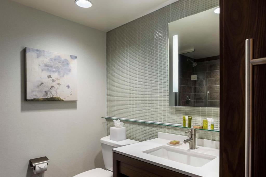 Hilton Columbus Downtown - İki Kraliçe Yataklı Queen Oda