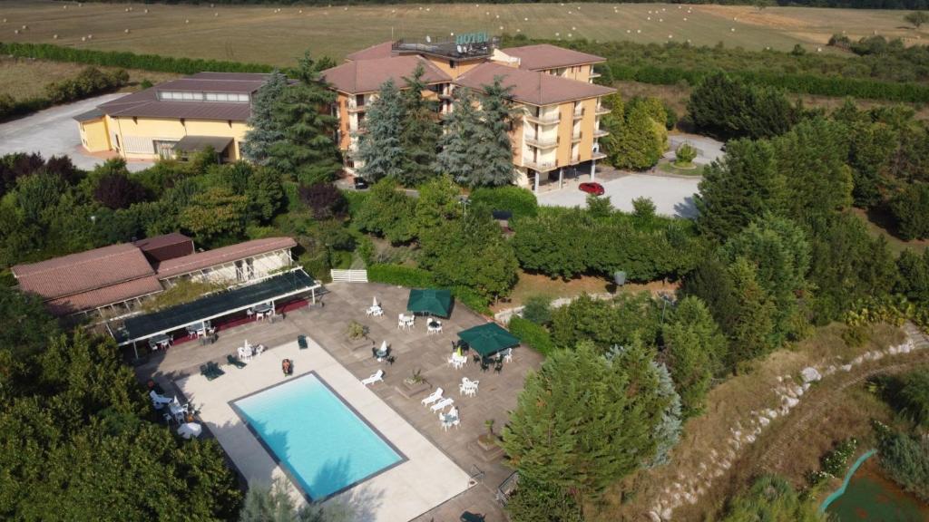 Bazén v ubytování Hotel Park Grumentum nebo v jeho okolí