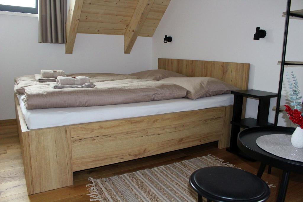 Postel nebo postele na pokoji v ubytování Chalupa U Krtka