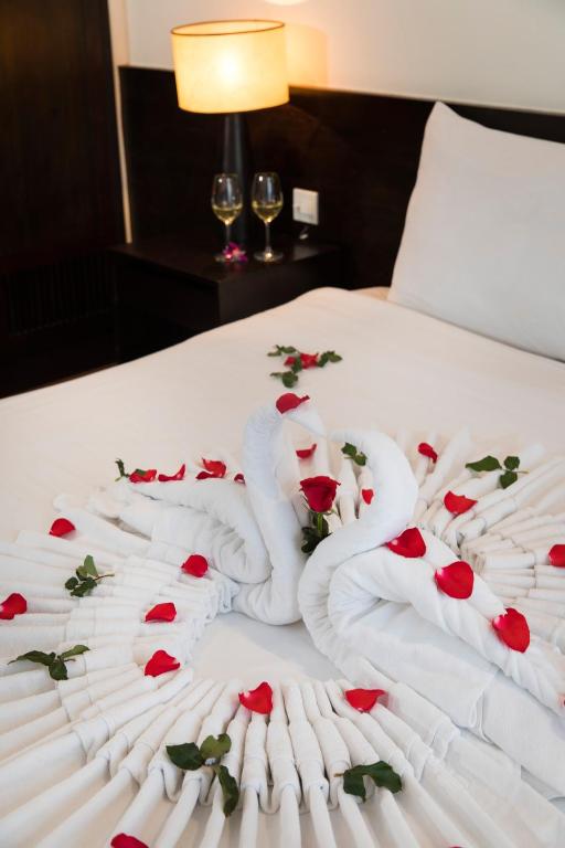 Giường trong phòng chung tại Edele Hotel Nha Trang Beach