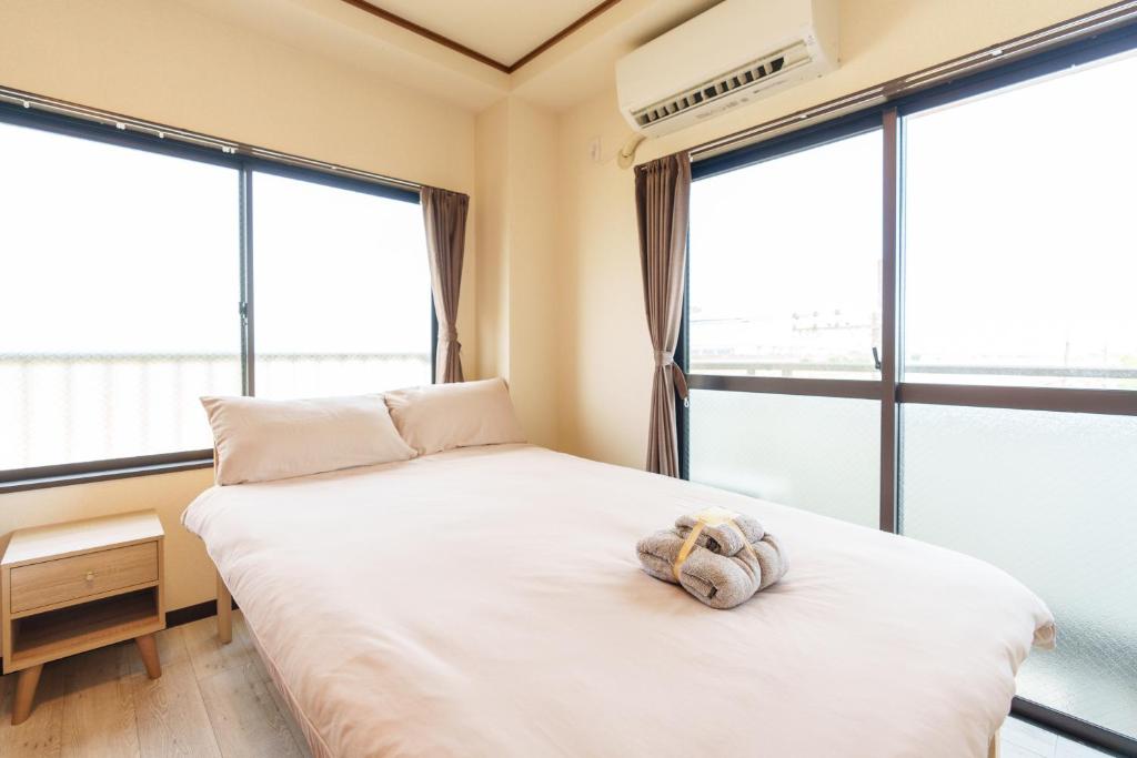 Postel nebo postele na pokoji v ubytování 静心宿Tranquil Retreat 4F晴空塔直达东京河景民宿