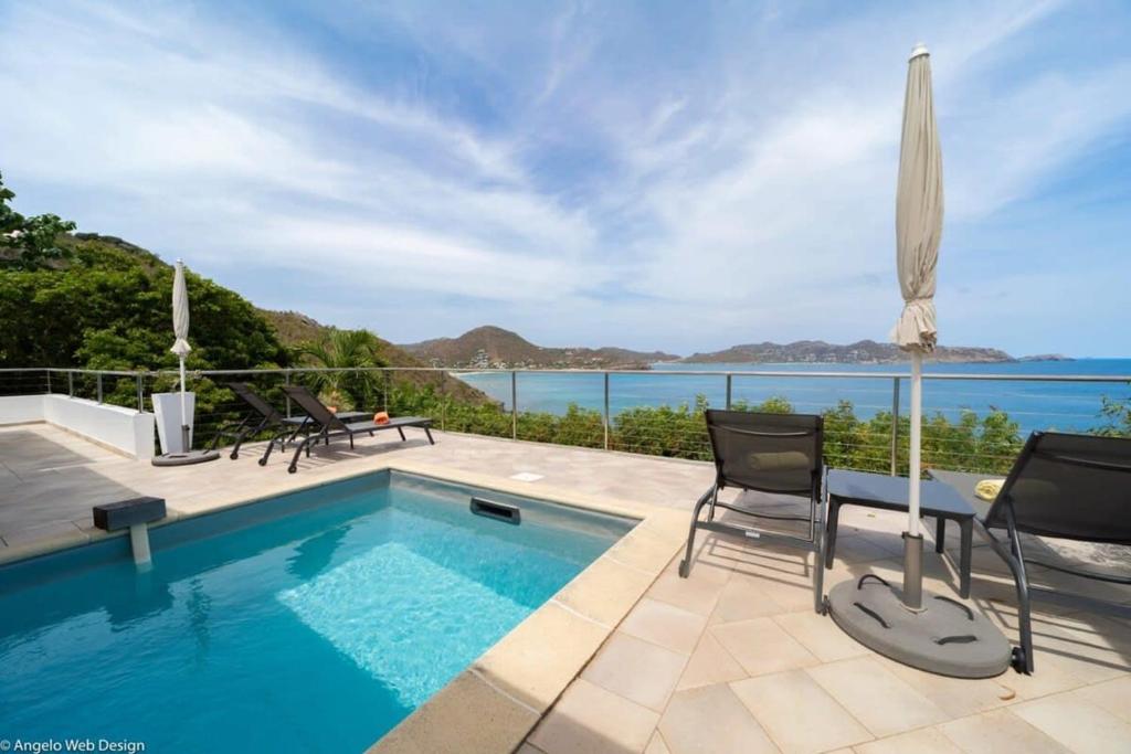 Gallery Detail: Warm And Relaxing Villa To Enjoy Scenic Ocean View Saint