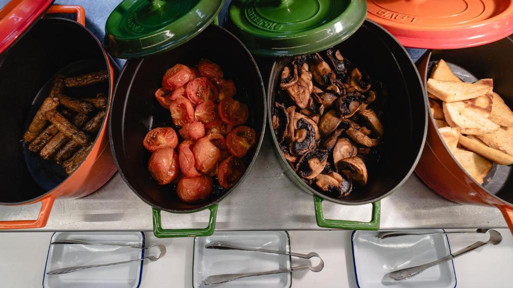 ホテルの敷地内または近くでの食事または食べ物