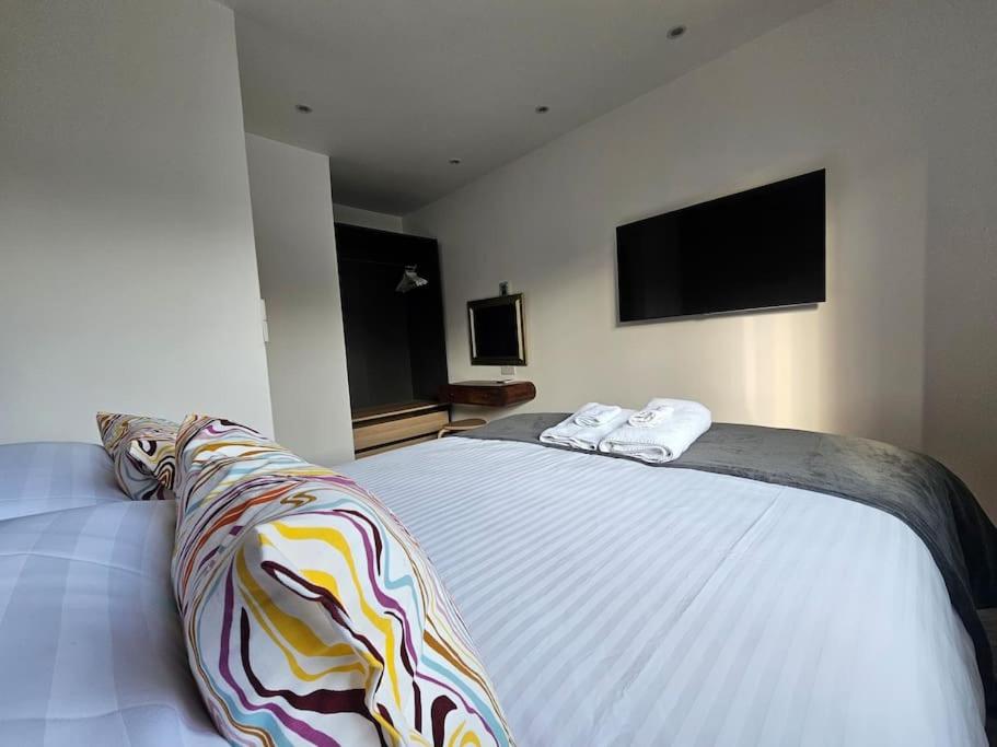 Postel nebo postele na pokoji v ubytování Apollo 16-1 bed town center