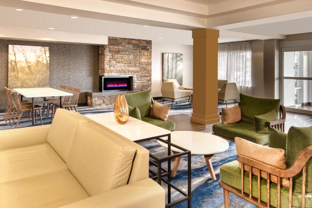 Posezení v ubytování Fairfield Inn & Suites by Marriott Toronto Brampton