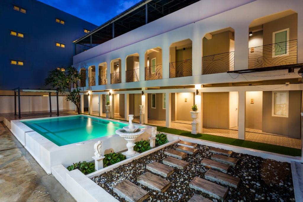 The Light House at Town Phuket - Resim 1