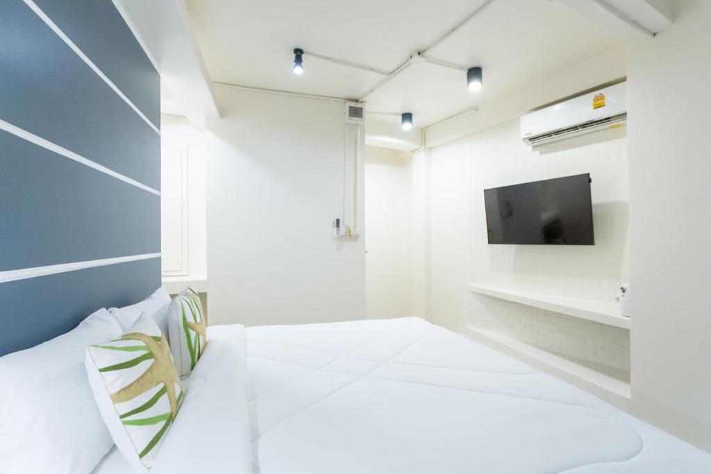 The Light House at Town Phuket - Resim 10