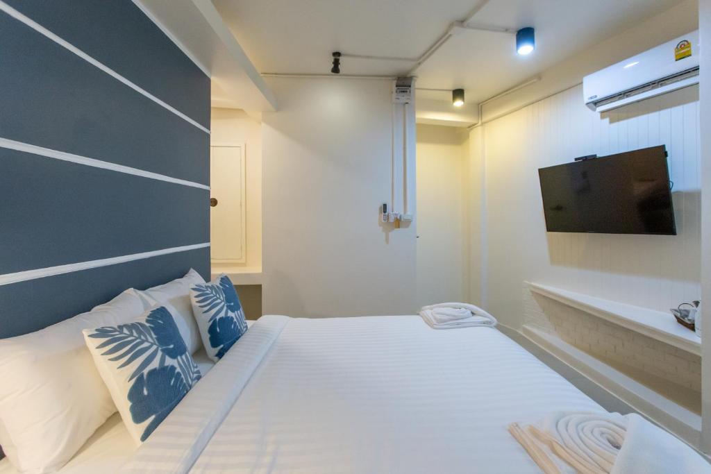 The Light House at Town Phuket - Resim 2