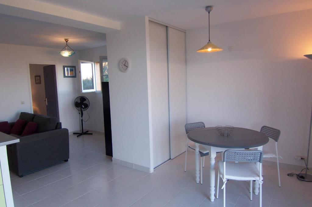 Posedenie v ubytovaní Clement - Rez de villa - Vue Mer