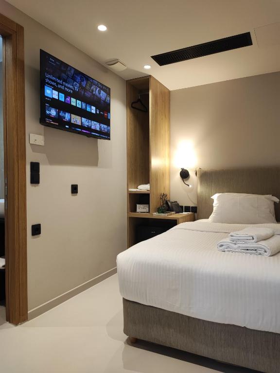Postel nebo postele na pokoji v ubytování Regal Hotel Mitropoleos
