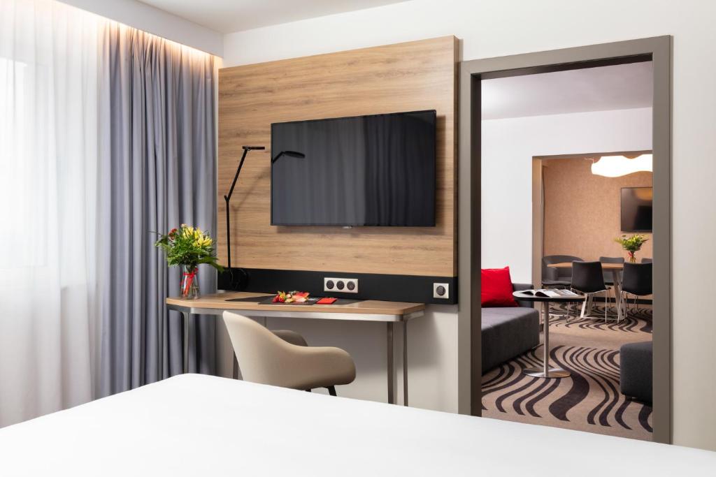 Novotel Poznan Centrum - Apartment With One King Bed