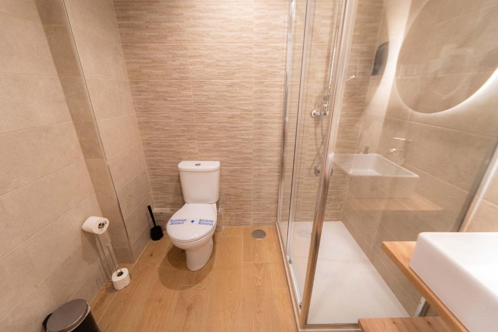 Koupelna v ubytování I'M Room Suites Nuevos Ministerios - Bernabeu 'Digital Access'