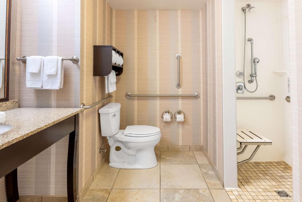 Hampton Inn & Suites Madison Downtown photo