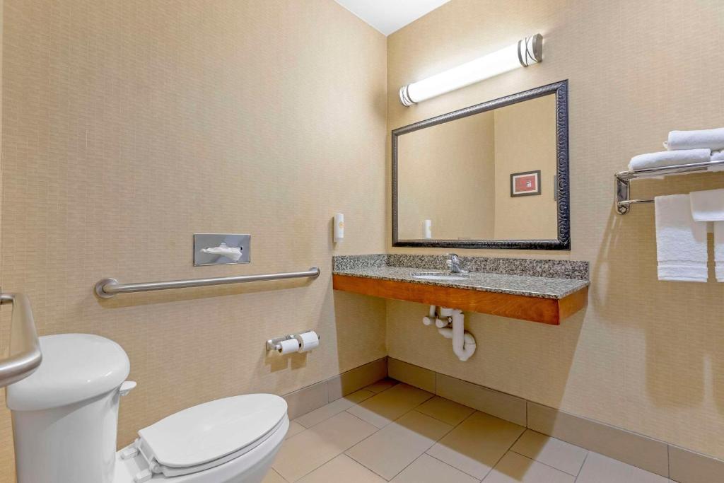Comfort Inn & Suites Grinnell near I-80 - Error
