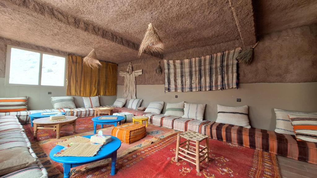 Posezení v ubytování Atlas Berber Lodge