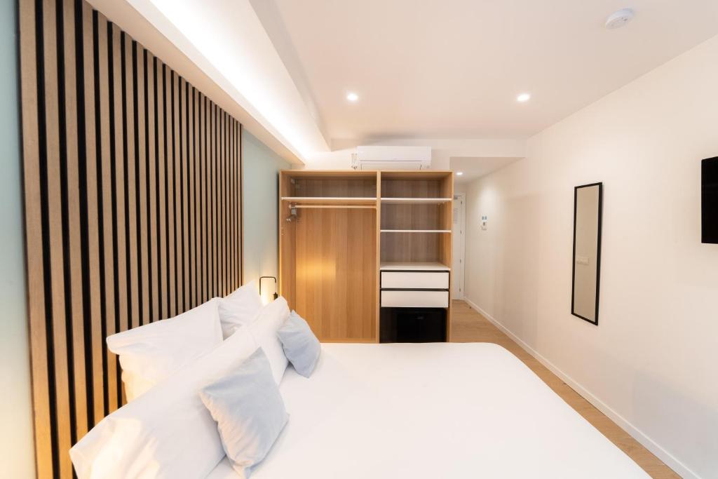 I'M Room Suites Nuevos Ministerios - Bernabeu 'Digital Access' - Double Room With Private Bathroom