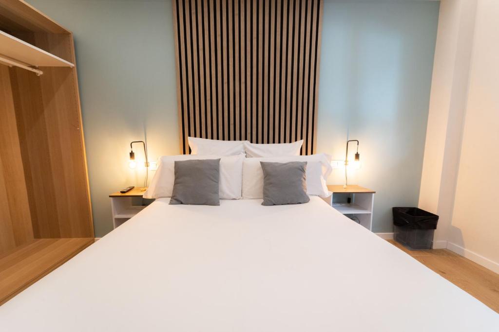 I'M Room Suites Nuevos Ministerios - Bernabeu 'Digital Access' - Double Room With Private Bathroom