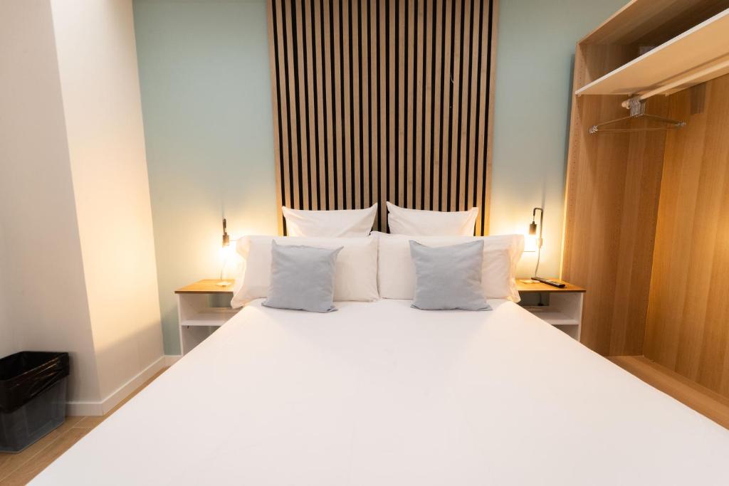 I'M Room Suites Nuevos Ministerios - Bernabeu 'Digital Access' - Double Room With Private Bathroom