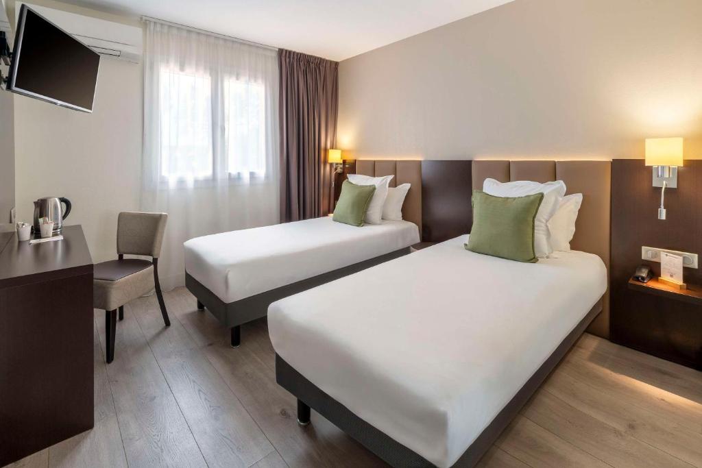 Postel nebo postele na pokoji v ubytování Best Western Terre de Provence