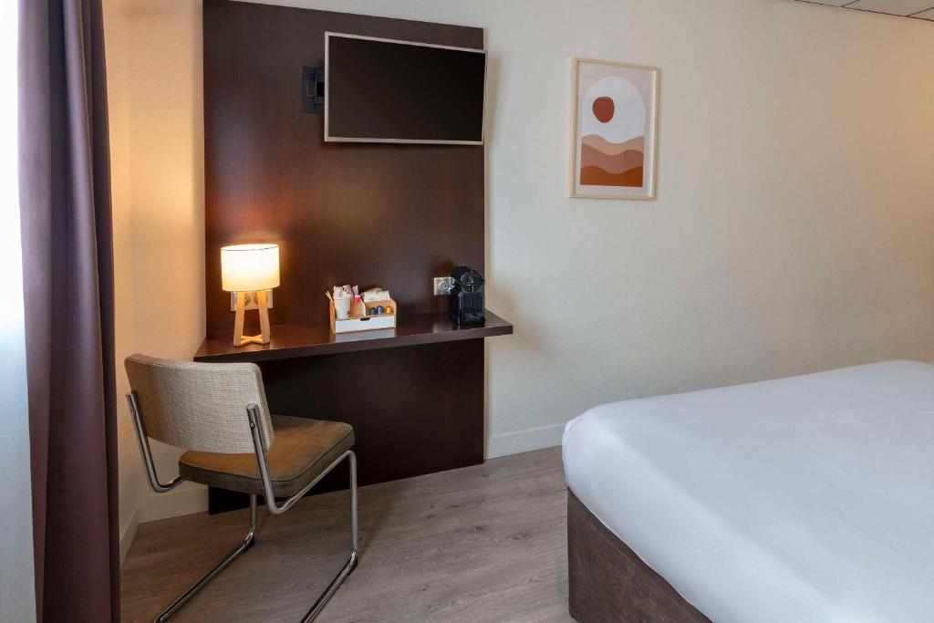 Postel nebo postele na pokoji v ubytování Best Western Terre de Provence