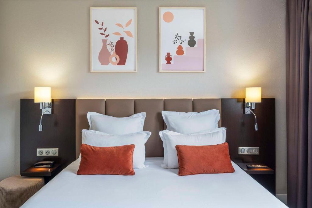Postel nebo postele na pokoji v ubytování Best Western Terre de Provence