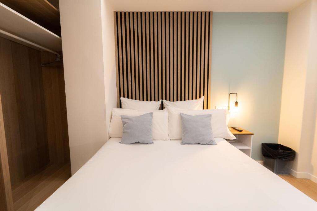 I'M Room Suites Nuevos Ministerios - Bernabeu 'Digital Access' - Double Room With Private Bathroom