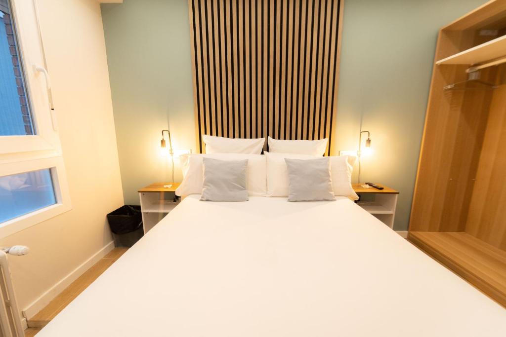 I'M Room Suites Nuevos Ministerios - Bernabeu 'Digital Access' - Double Room With Private Bathroom