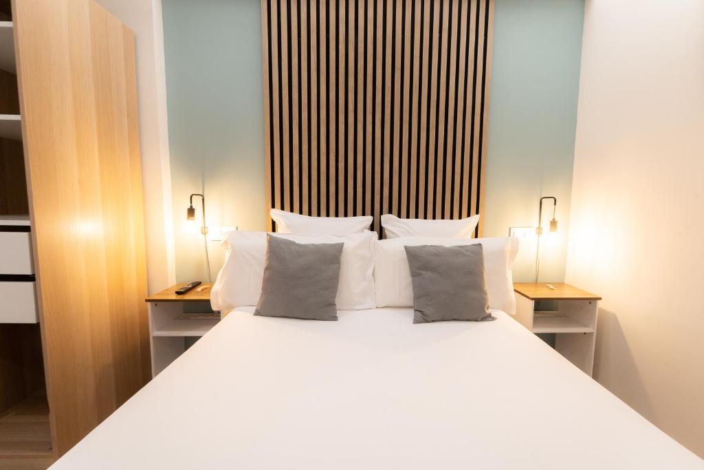 I'M Room Suites Nuevos Ministerios - Bernabeu 'Digital Access' - Double Room With Private Bathroom