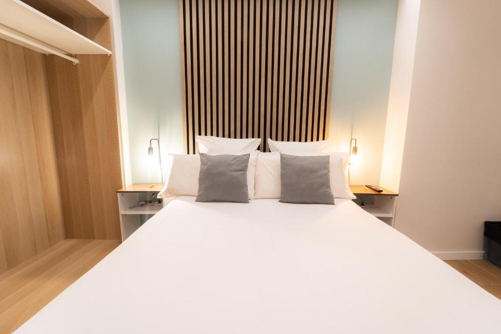 I'M Room Suites Nuevos Ministerios - Bernabeu 'Digital Access' - Double Room With Private Bathroom