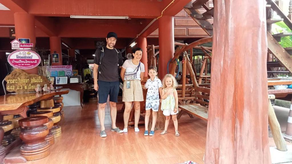 Hosté ubytování บ้านเรือนไทยมะลิเมืองเก่า