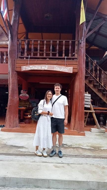 Hosté ubytování บ้านเรือนไทยมะลิเมืองเก่า