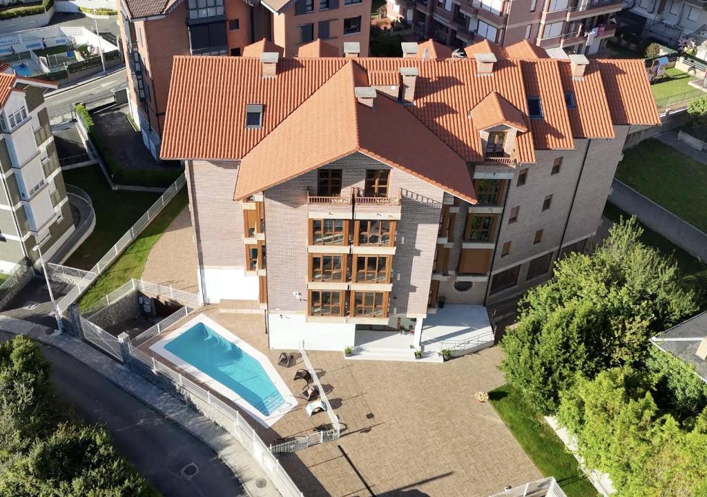 an aerial view of a house with a swimming pool at Apartamentos Boutique Don Miguel in Noja