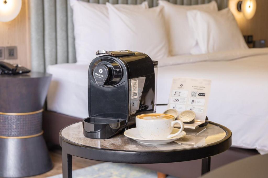 Mangkuluhur ARTOTEL SUITES - Premium King Room